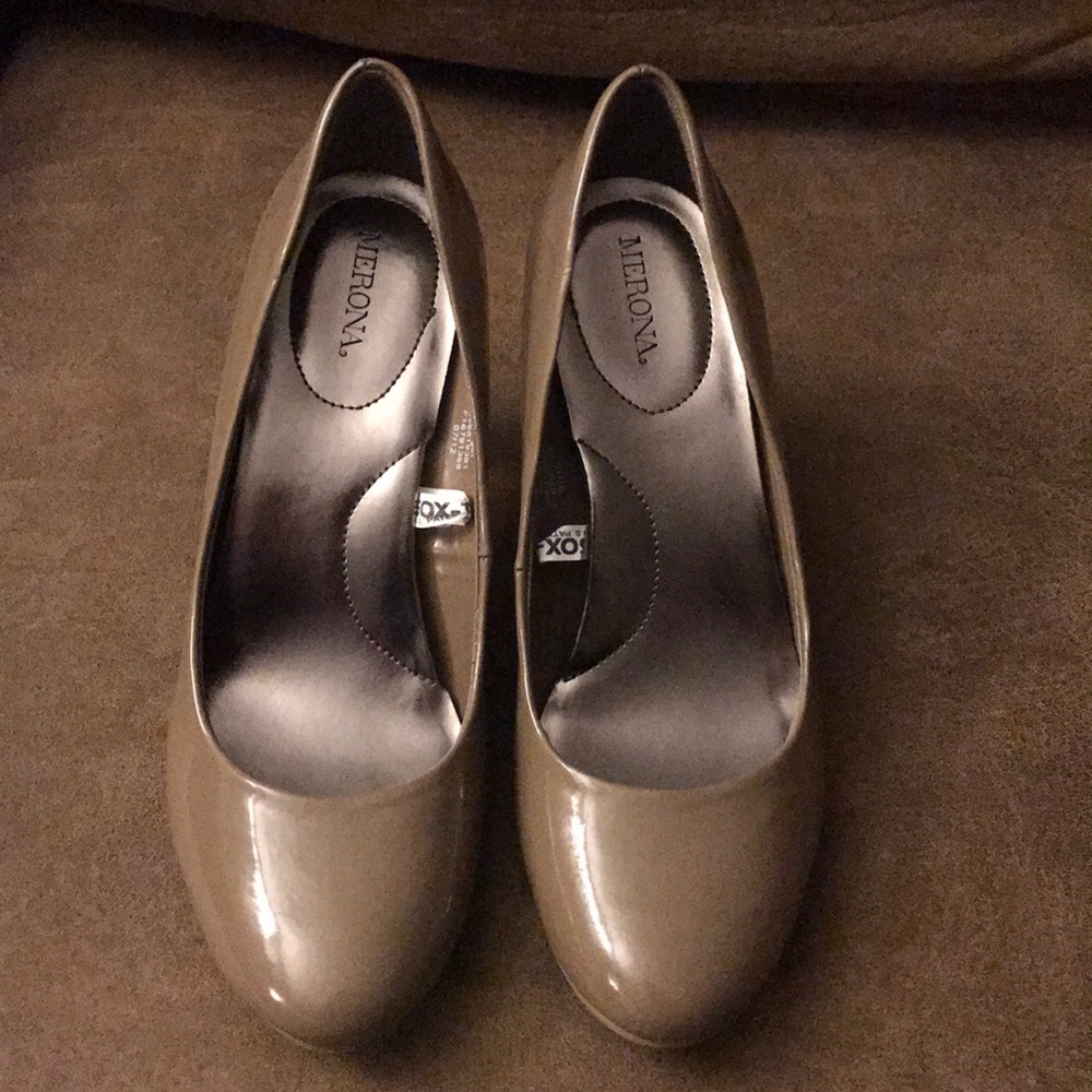 Heels - Picture 4 of 4
